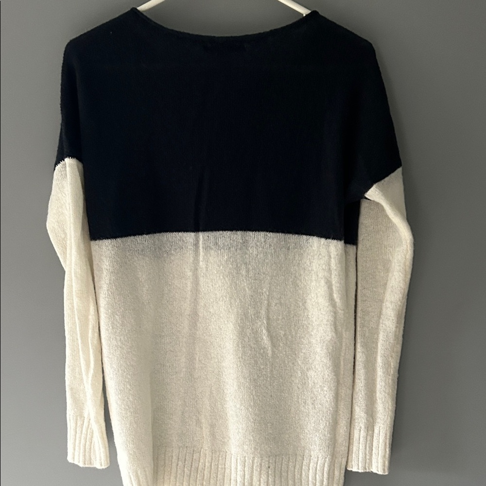 GAP Women's Black and Cream Color Block Sweater - Picture 5 of 5